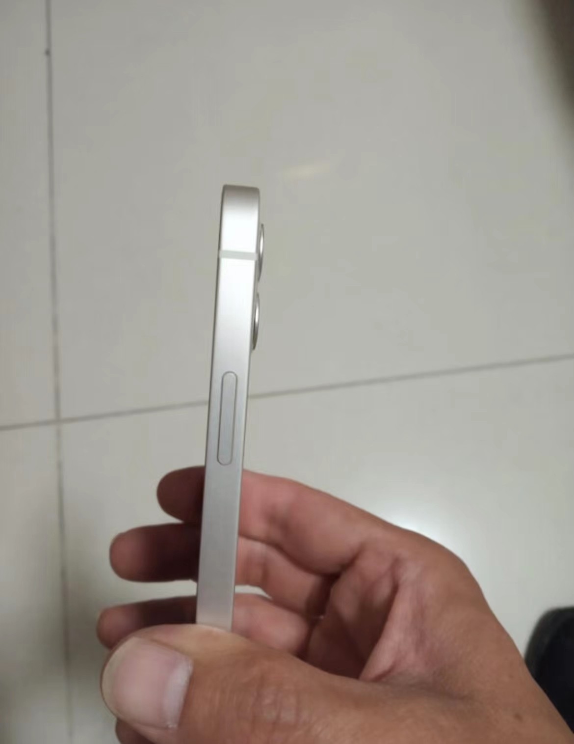 iPhone 12是在2020年10月23日发布，我差不多是