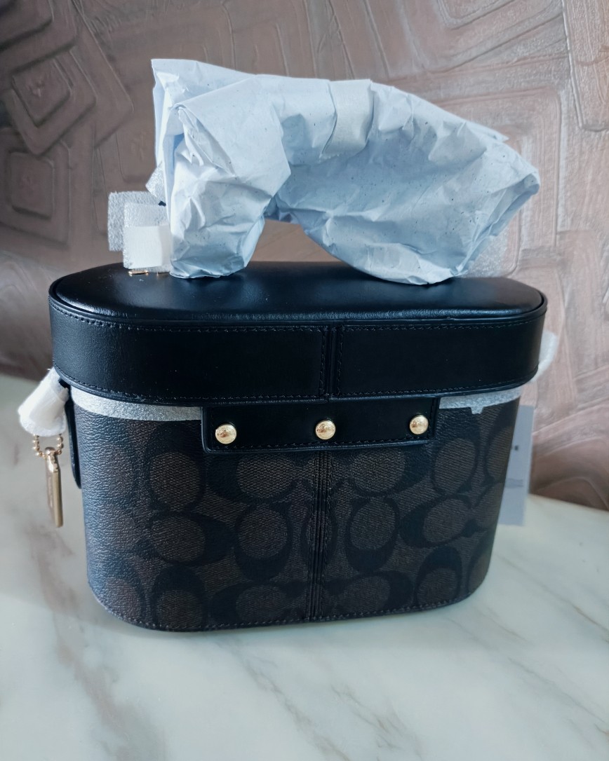 我的coach包包到了，前段时间买了很多包包，应该可以陆陆续