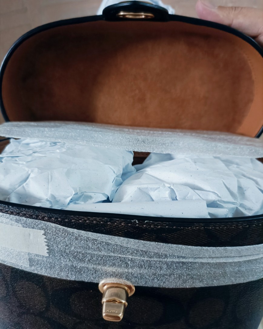 我的coach包包到了，前段时间买了很多包包，应该可以陆陆续