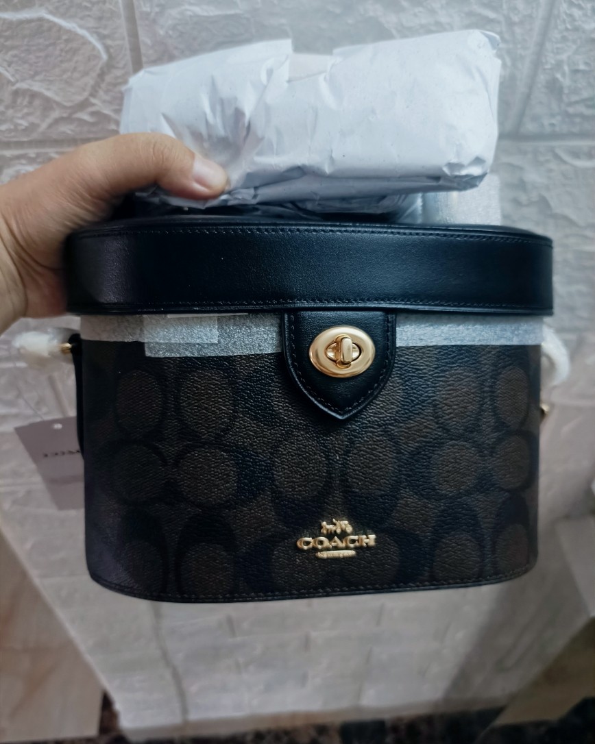 我的coach包包到了，前段时间买了很多包包，应该可以陆陆续