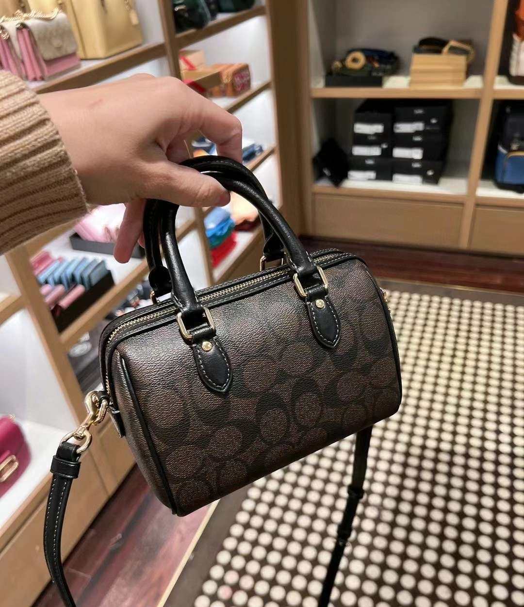 🌻商品名:mini rowan迷你波士顿 🌻价格:＄13