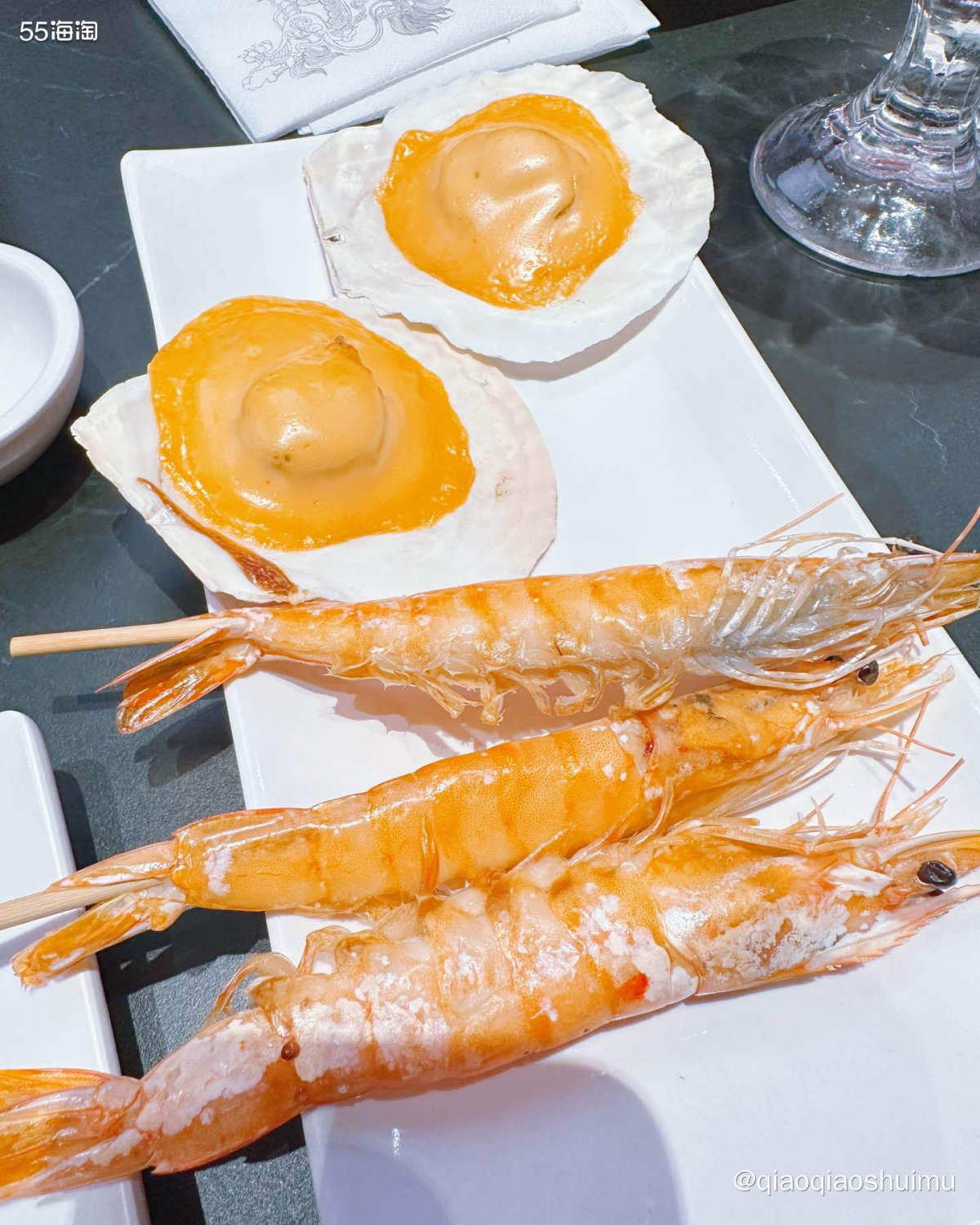 昨天本来是想去吃孩子一直念叨的w12牛排，谁知到了荟聚他突然