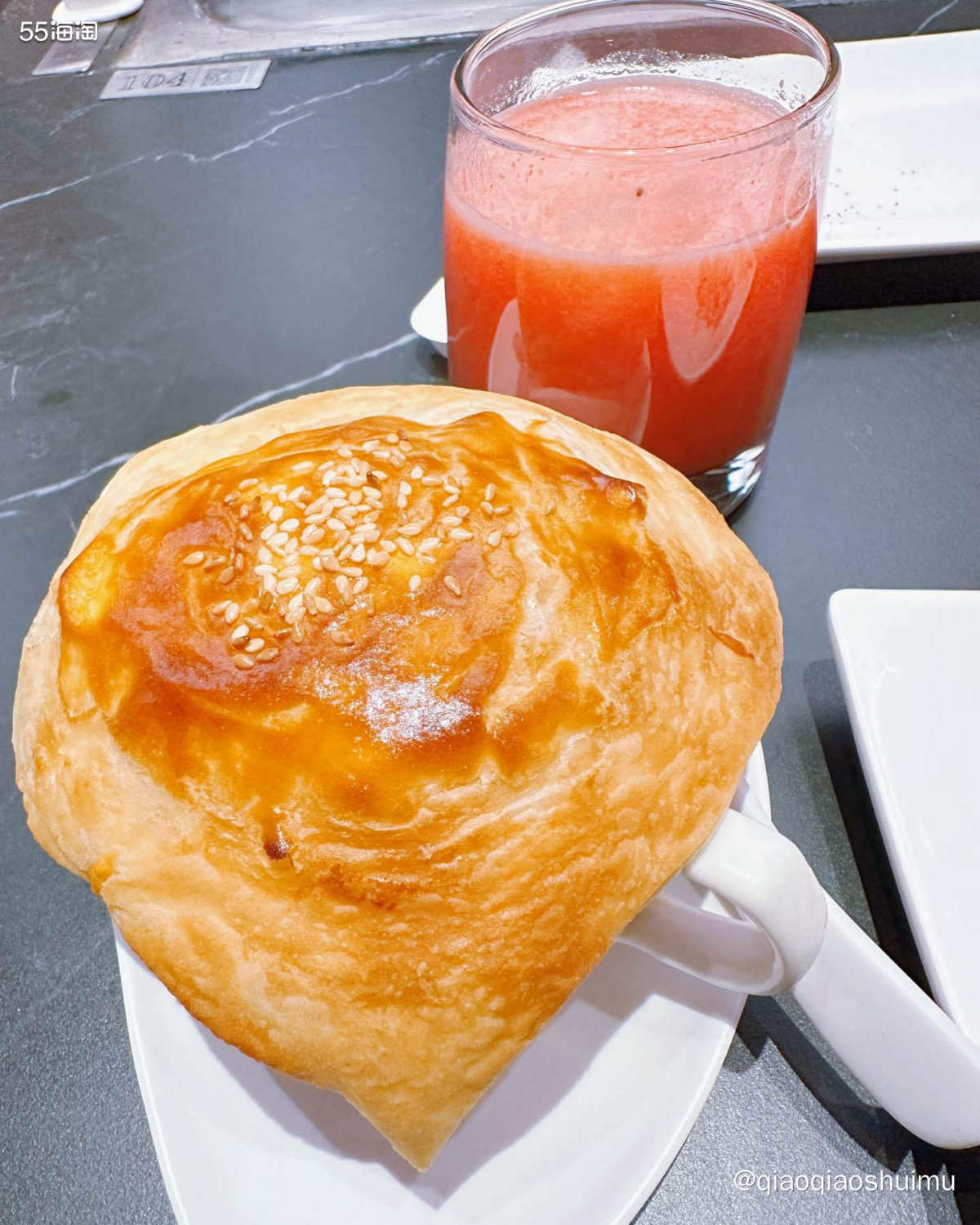 昨天本来是想去吃孩子一直念叨的w12牛排，谁知到了荟聚他突然