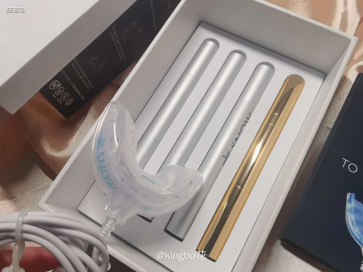 ⏺每天十分钟，坚持使用snow美牙仪两周，牙齿真的有白两个度