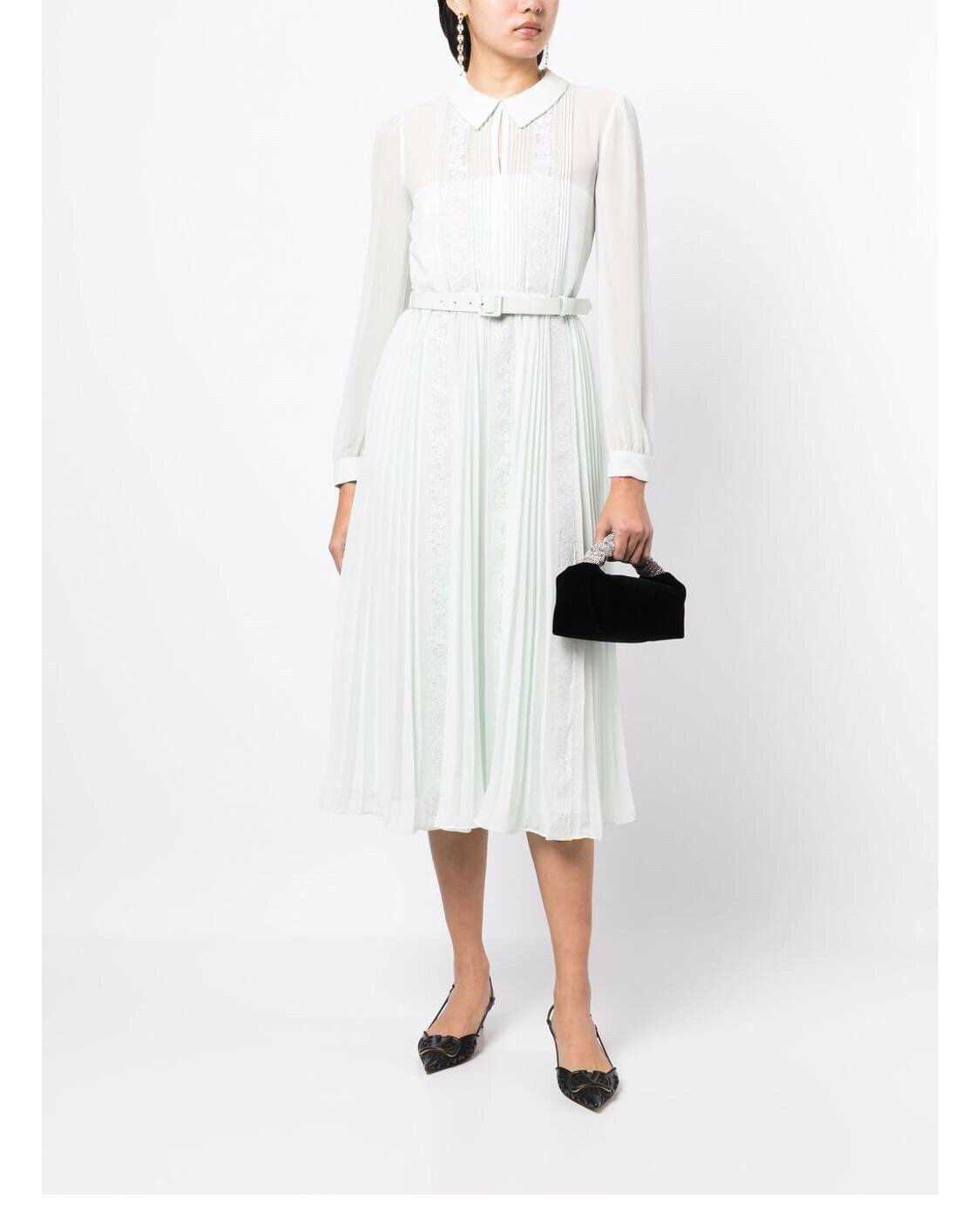 赵丽颖代言的Self portrait品牌是来自英国的设计师