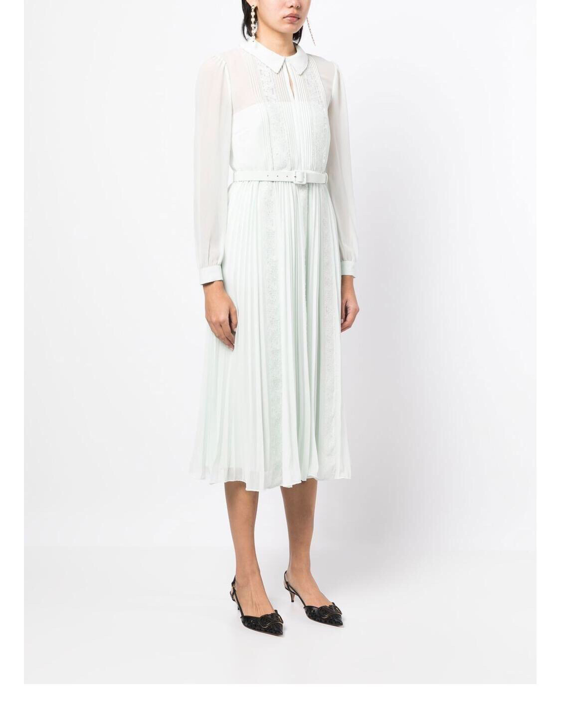 赵丽颖代言的Self portrait品牌是来自英国的设计师