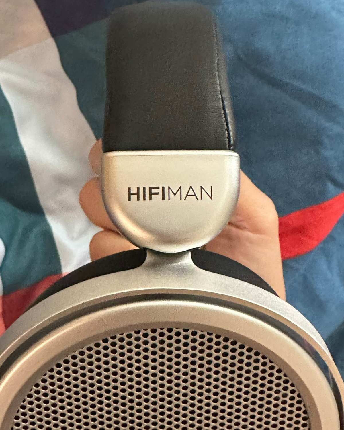 hifiman是一家成立于广东的国产耳机品牌。从早年的播放器