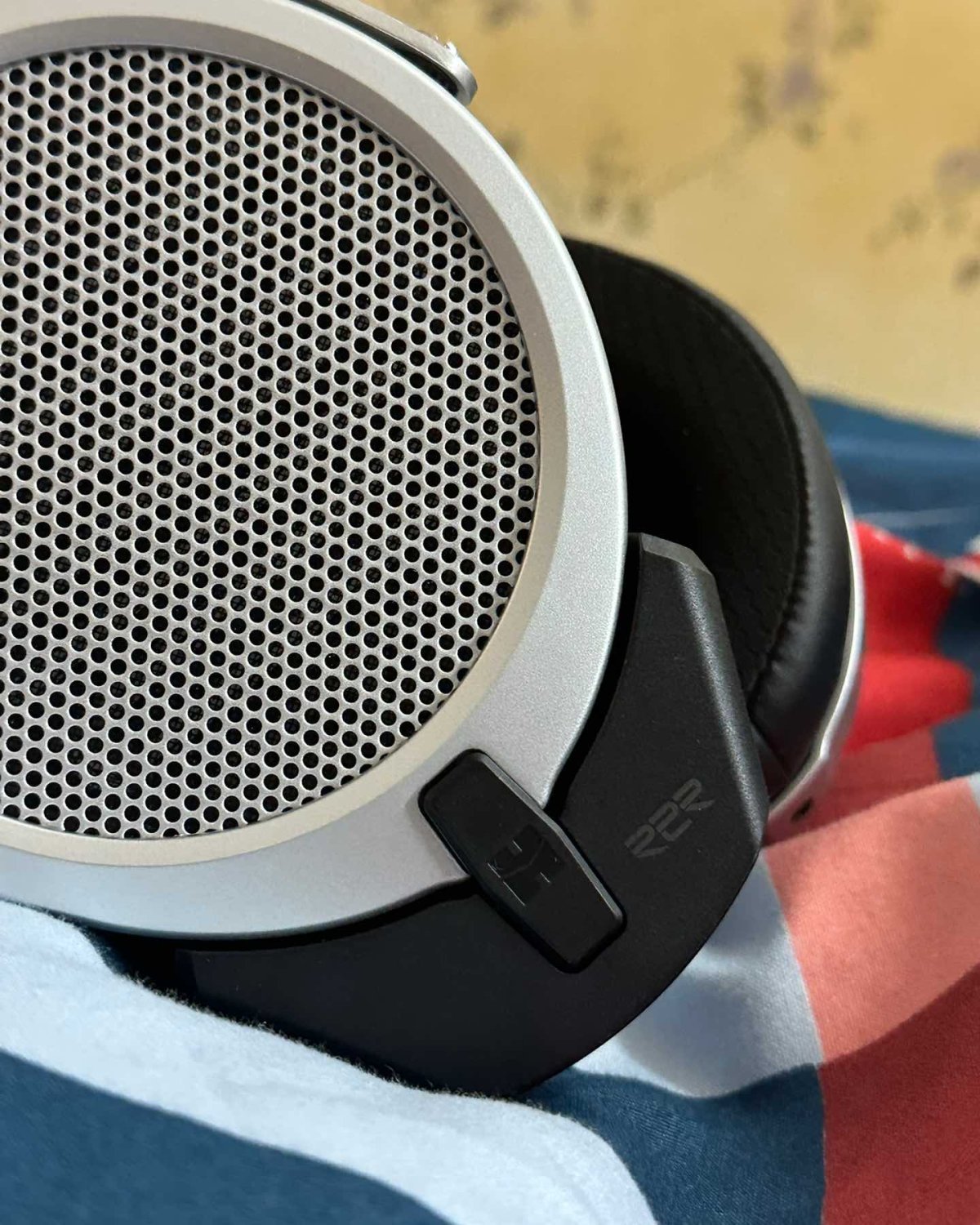 hifiman是一家成立于广东的国产耳机品牌。从早年的播放器