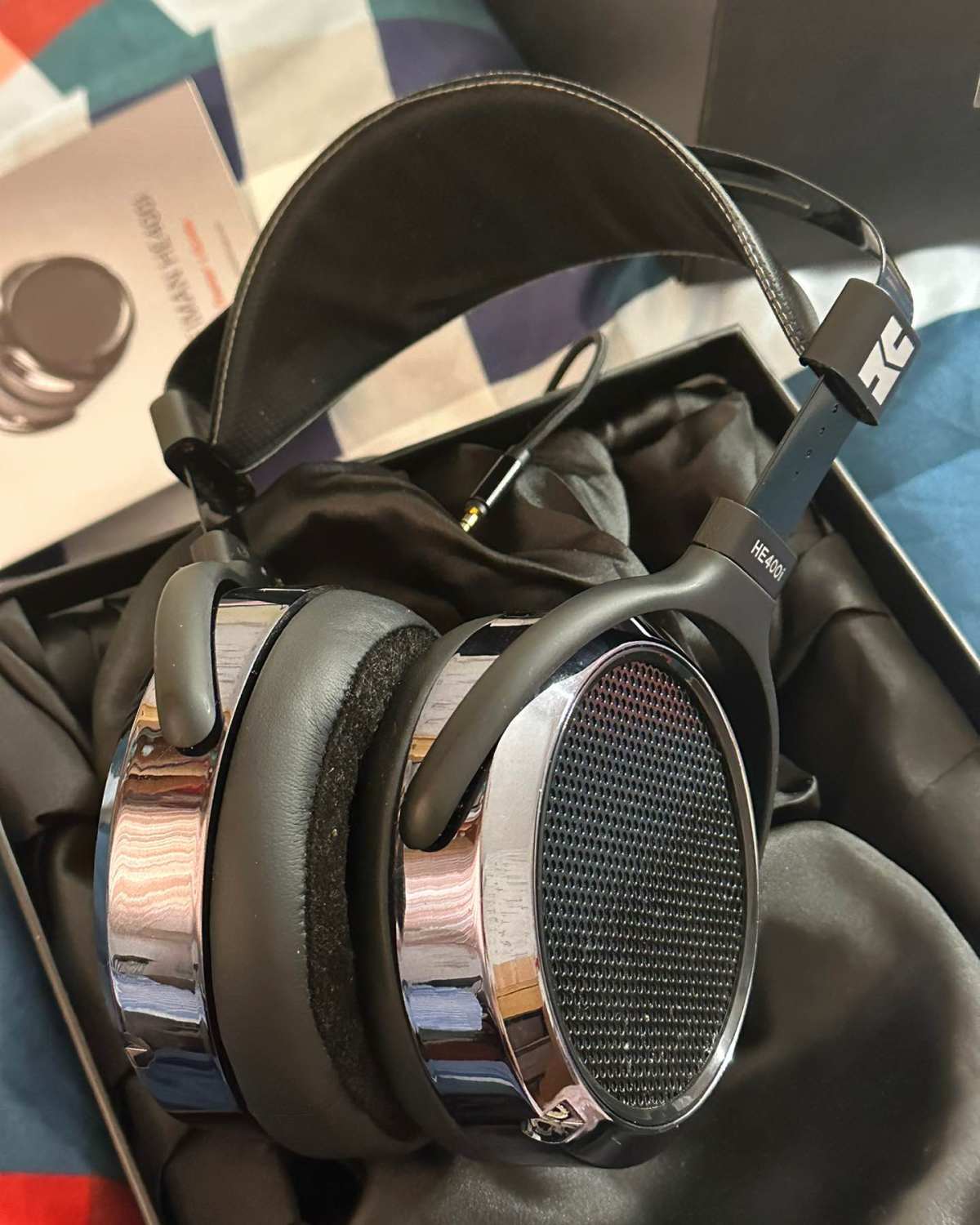 又是一款hifiman的亲民价产品，he400i  其实这款