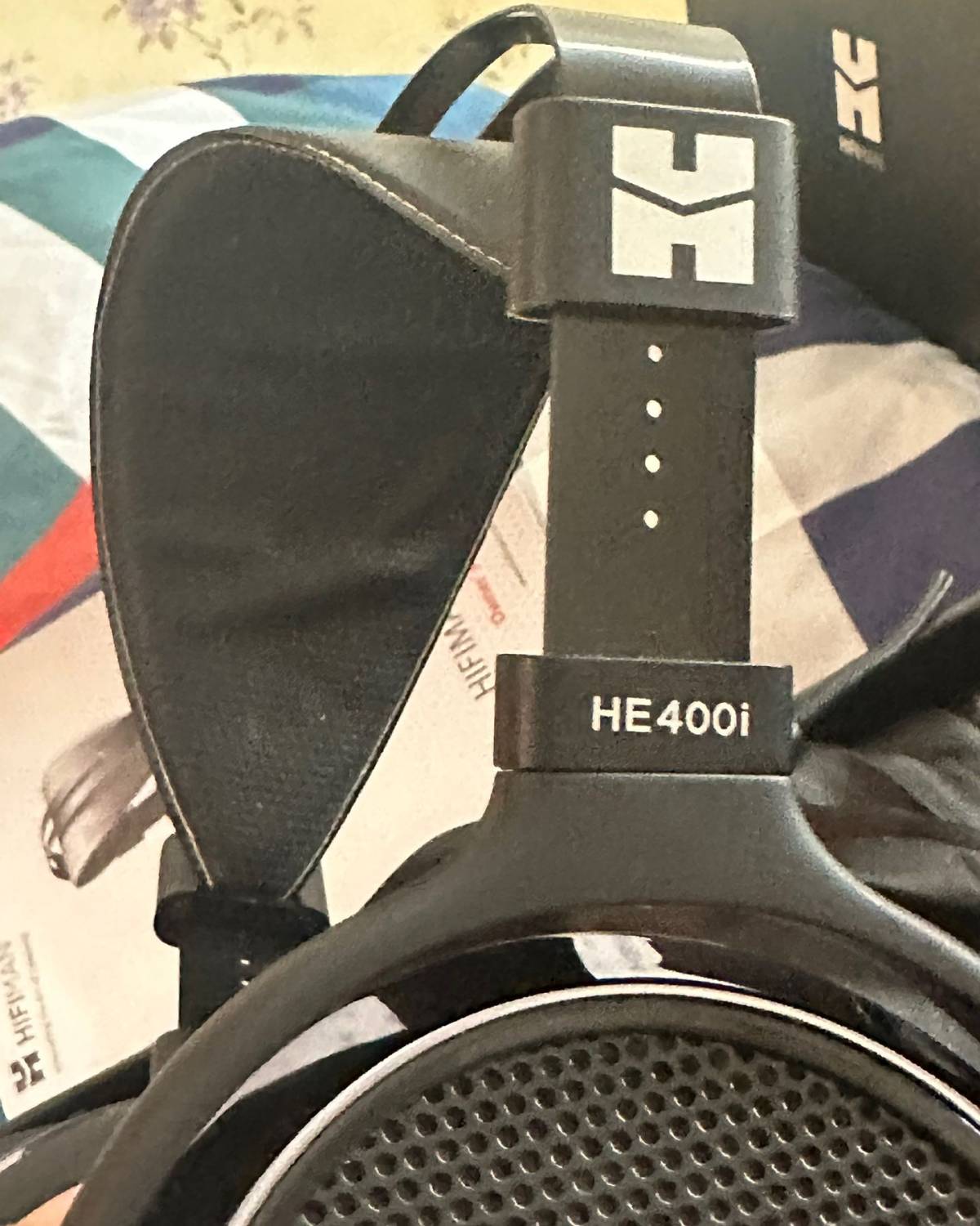 又是一款hifiman的亲民价产品，he400i  其实这款