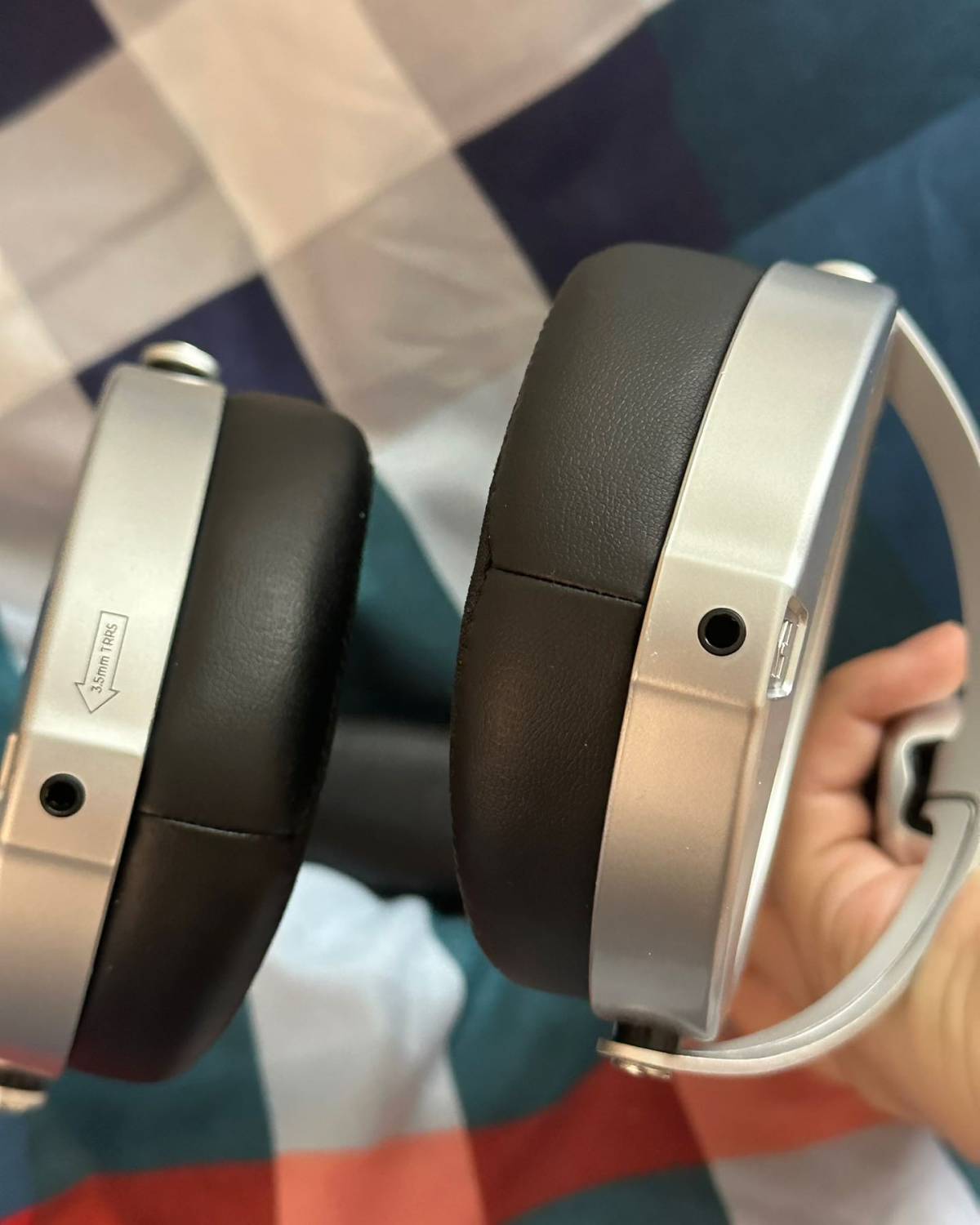 hifiman是一家成立于广东的国产耳机品牌。从早年的播放器