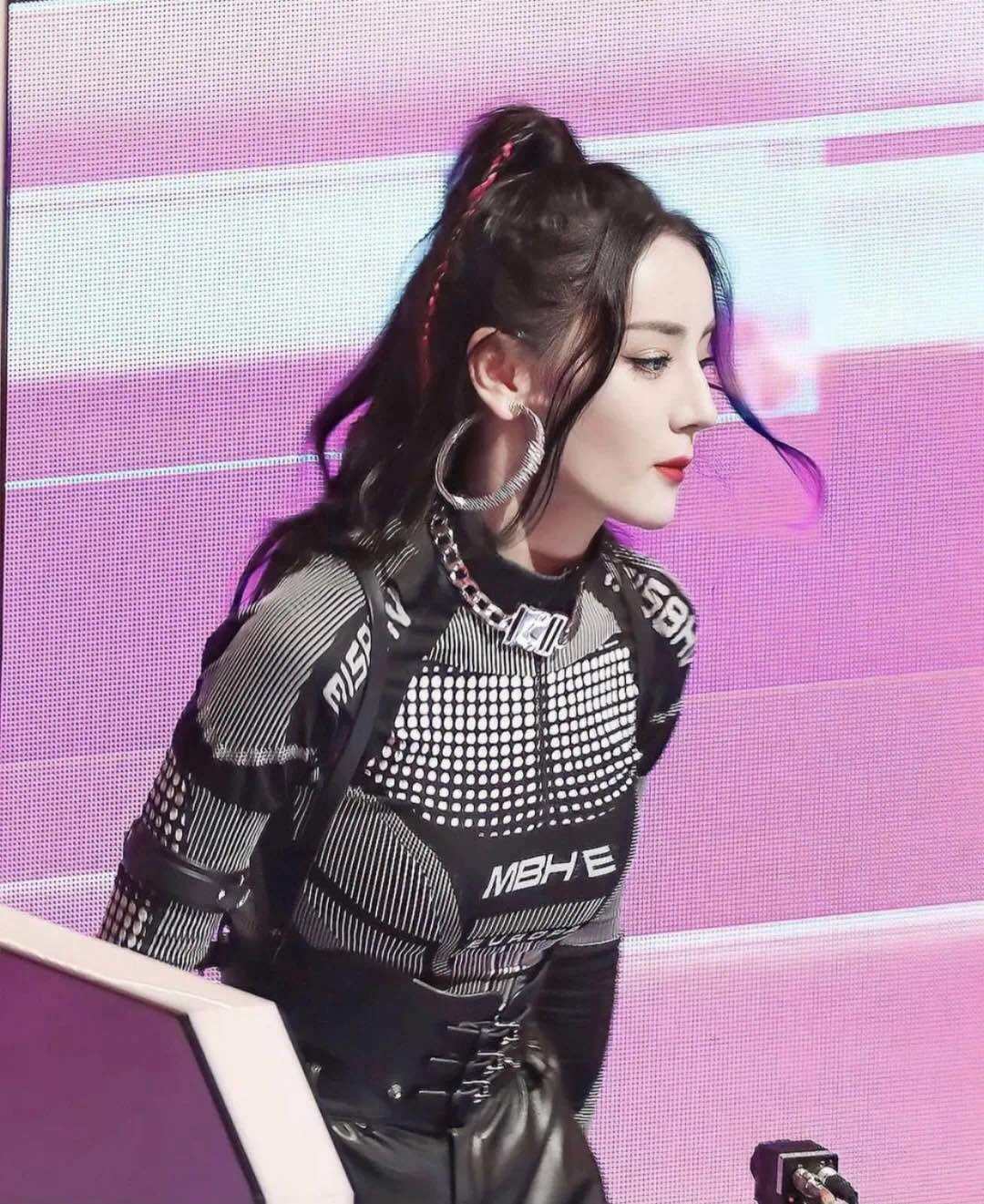 时尚又叛逆的MISBHV品牌来自于波兰，主理人就是一个骨子里