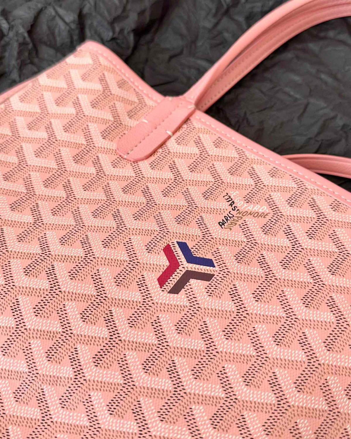 Goyard 的 Tote Bag 绝对是品牌的经典手袋，没