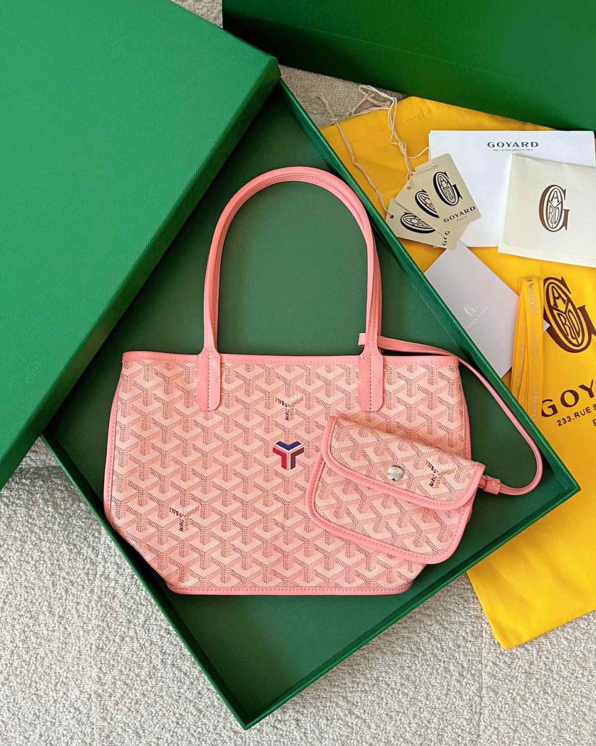 Goyard 的 Tote Bag 绝对是品牌的经典手袋，没