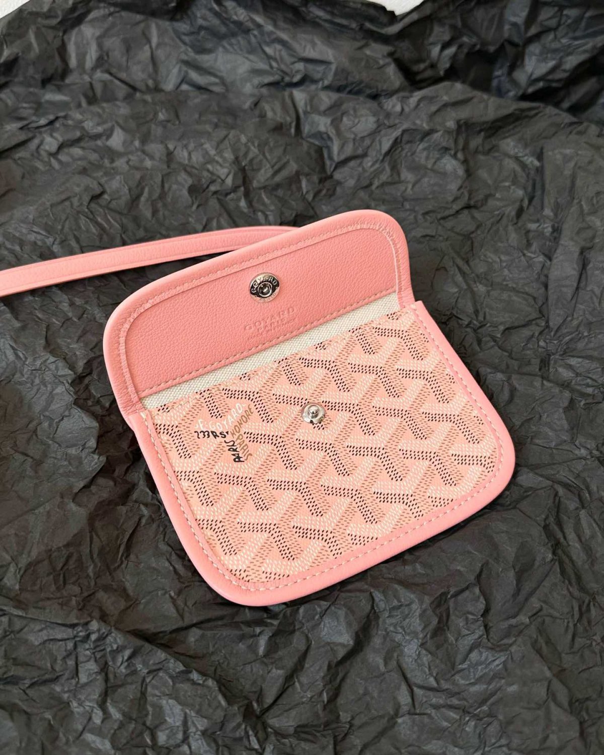 Goyard 的 Tote Bag 绝对是品牌的经典手袋，没