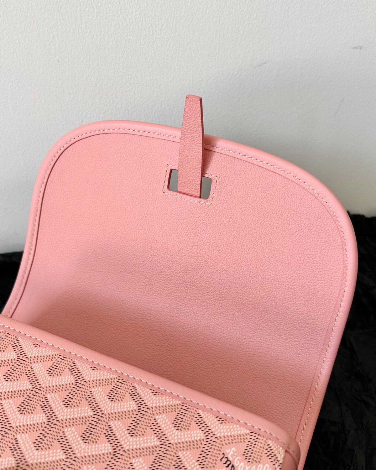 现时很多时尚品牌都透过代言广告及赞助，为求获得更多曝光。 但