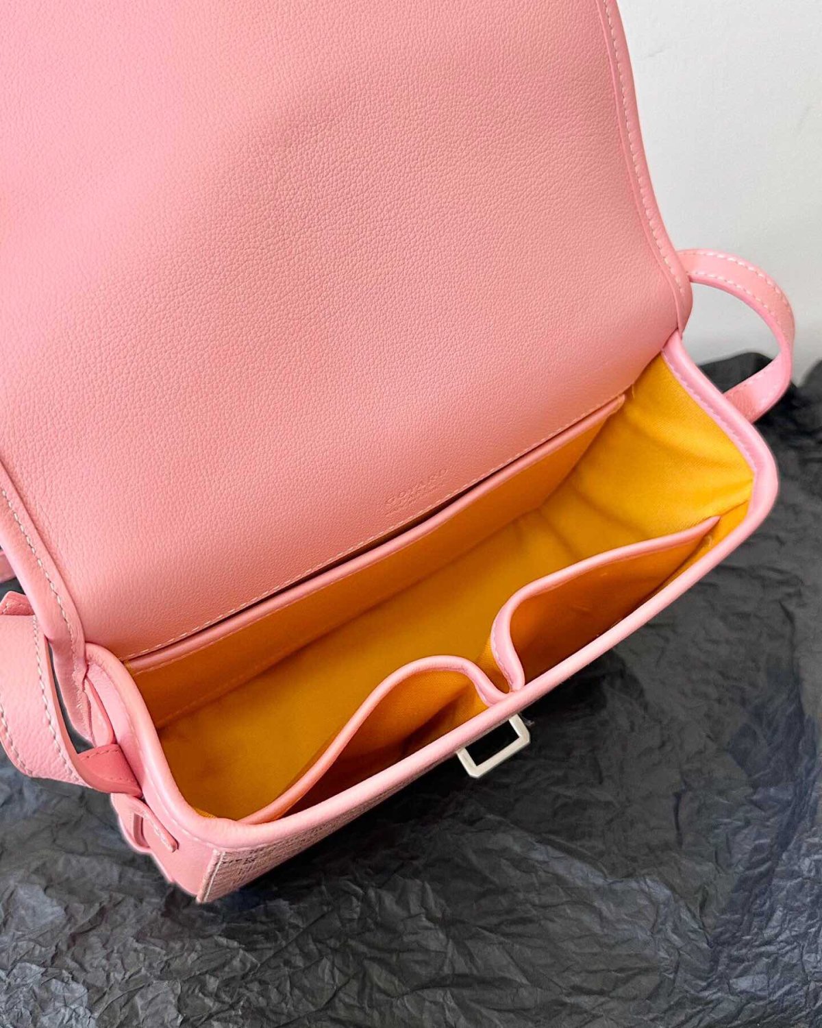 现时很多时尚品牌都透过代言广告及赞助，为求获得更多曝光。 但