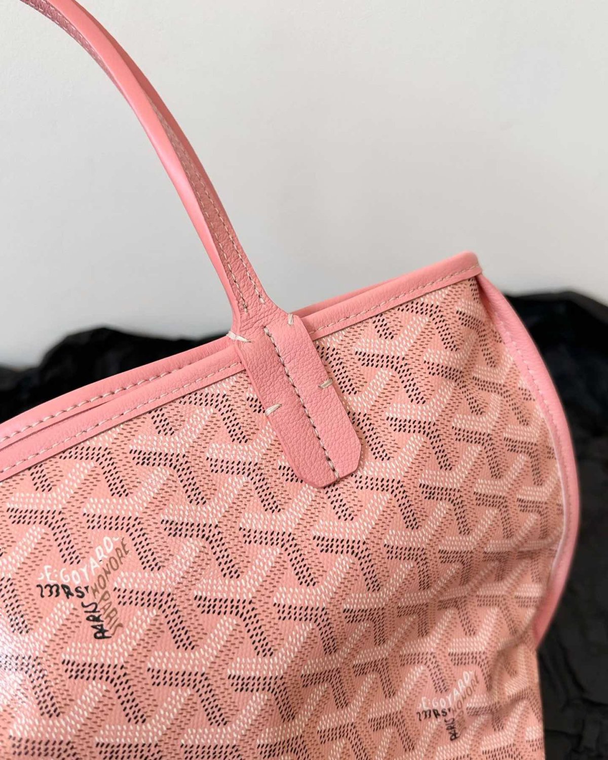Goyard 的 Tote Bag 绝对是品牌的经典手袋，没