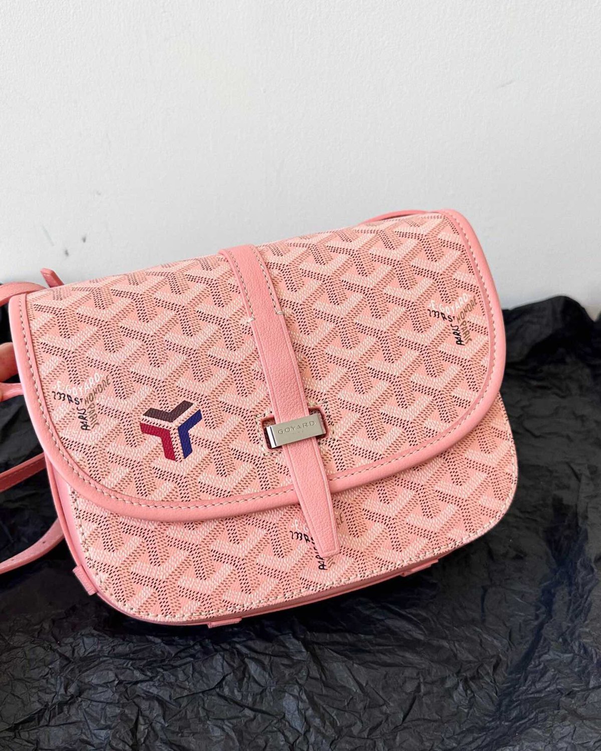 现时很多时尚品牌都透过代言广告及赞助，为求获得更多曝光。 但