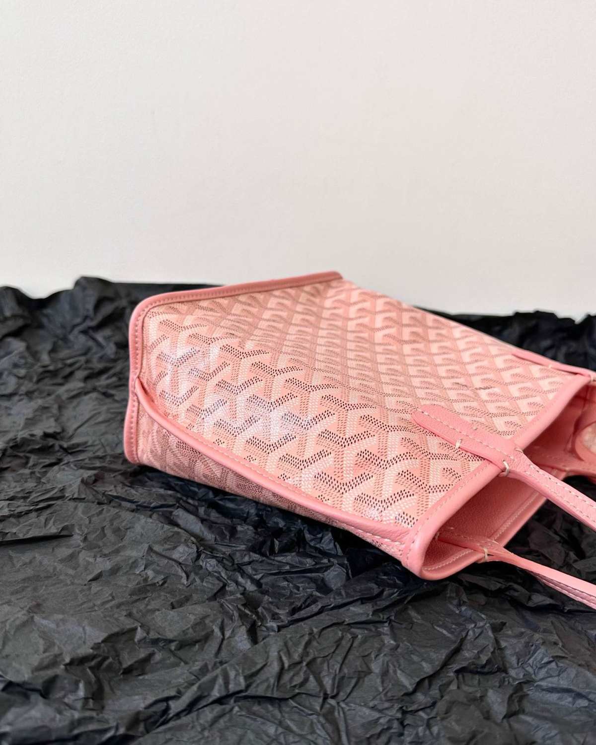 Goyard 的 Tote Bag 绝对是品牌的经典手袋，没