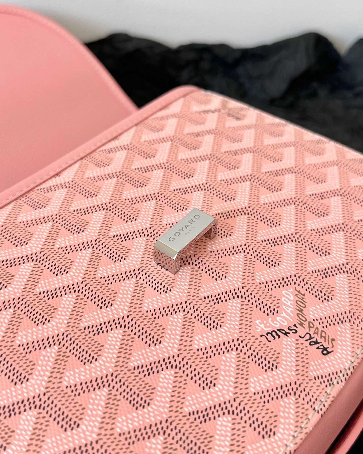 现时很多时尚品牌都透过代言广告及赞助，为求获得更多曝光。 但