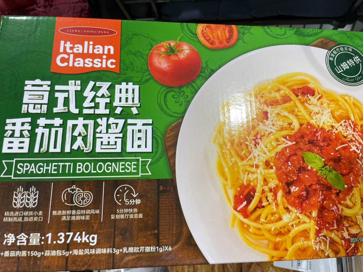 很好吃的奥尔良烤鸡，蒜香味浓郁的面包，好吃的菠萝包。特别出众