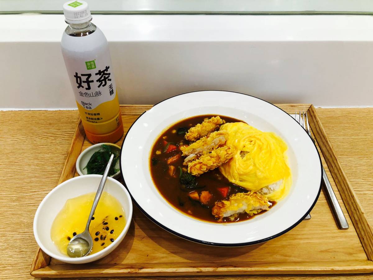 二点才吃上午饭今天打卡池奈的蛋包饭！之前美团买了一个套餐三选