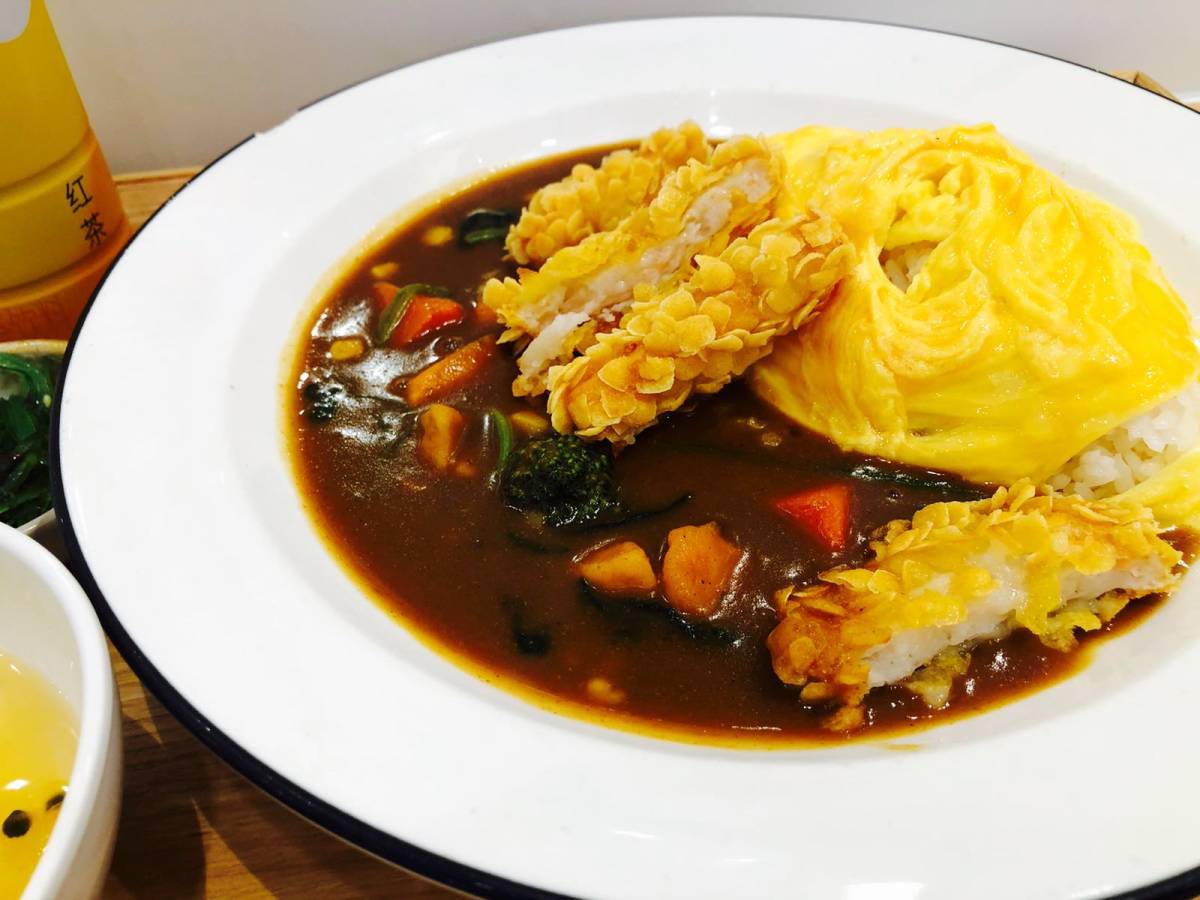 二点才吃上午饭今天打卡池奈的蛋包饭！之前美团买了一个套餐三选