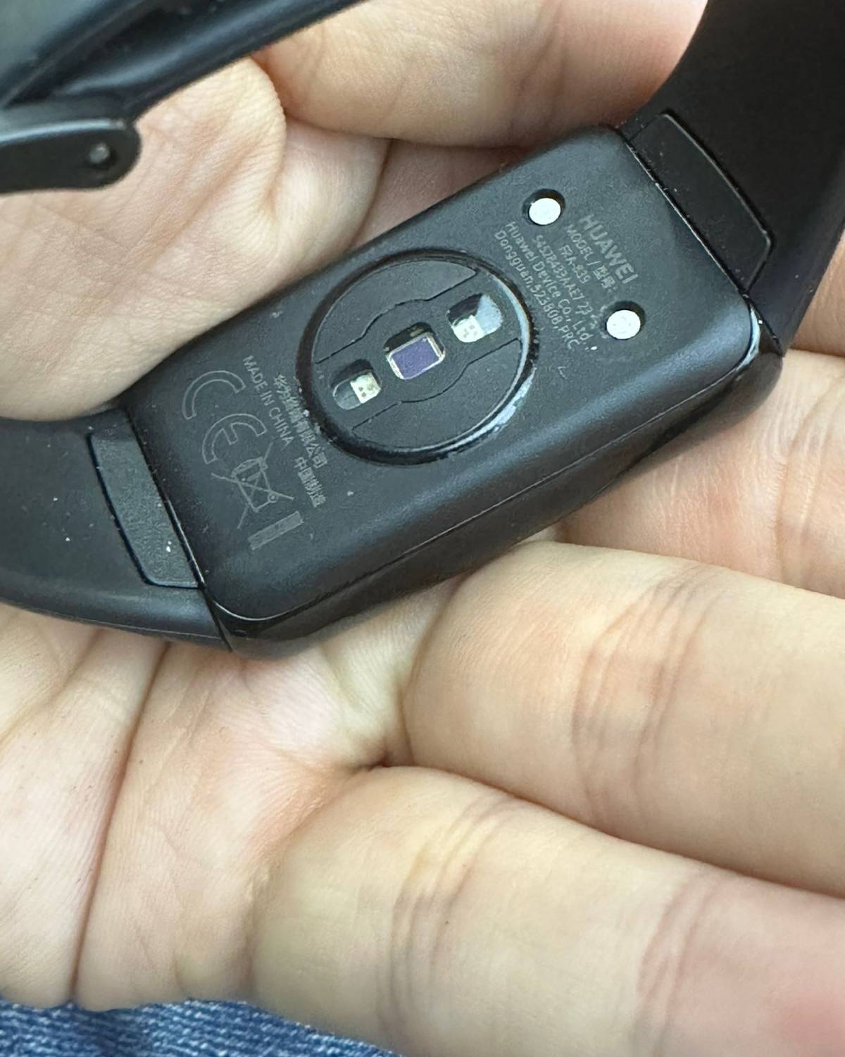 这次给大家介绍一款华为的手表类产品：智能手环6pro。去年双