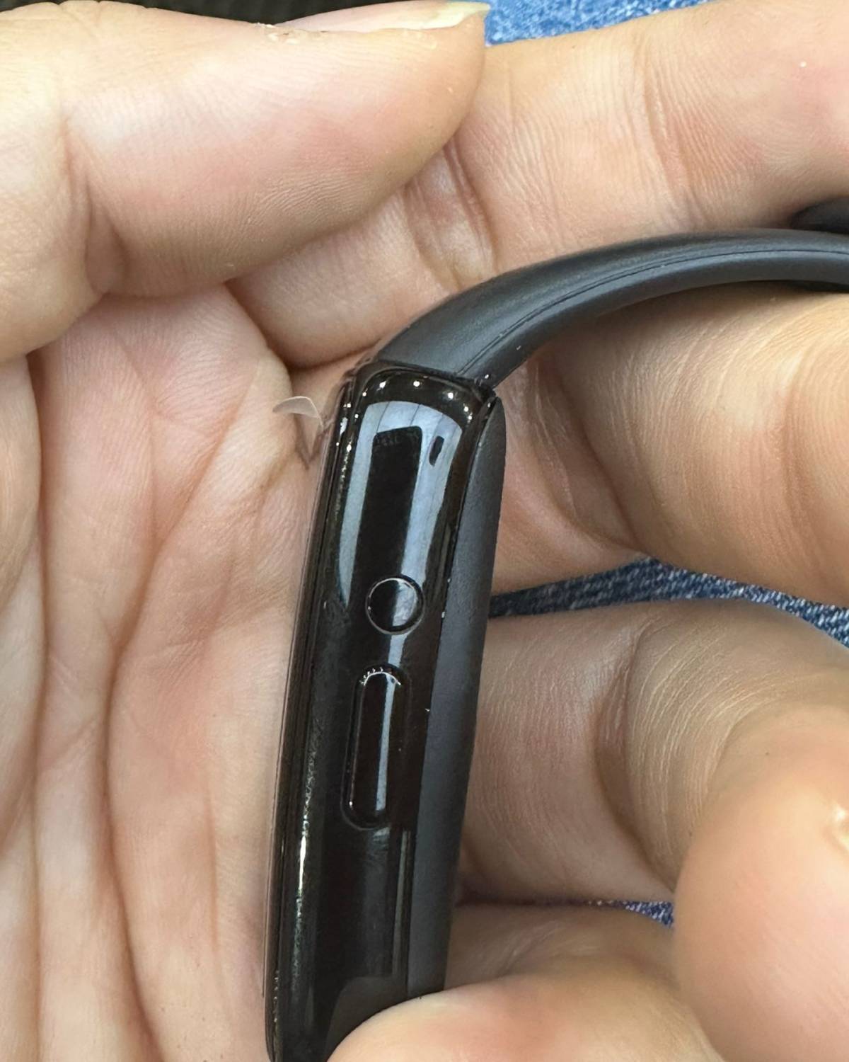 这次给大家介绍一款华为的手表类产品：智能手环6pro。去年双
