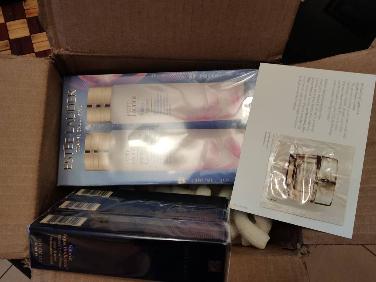 飞碟转运单号：T1116870  下单网站：美国雅诗兰黛官网