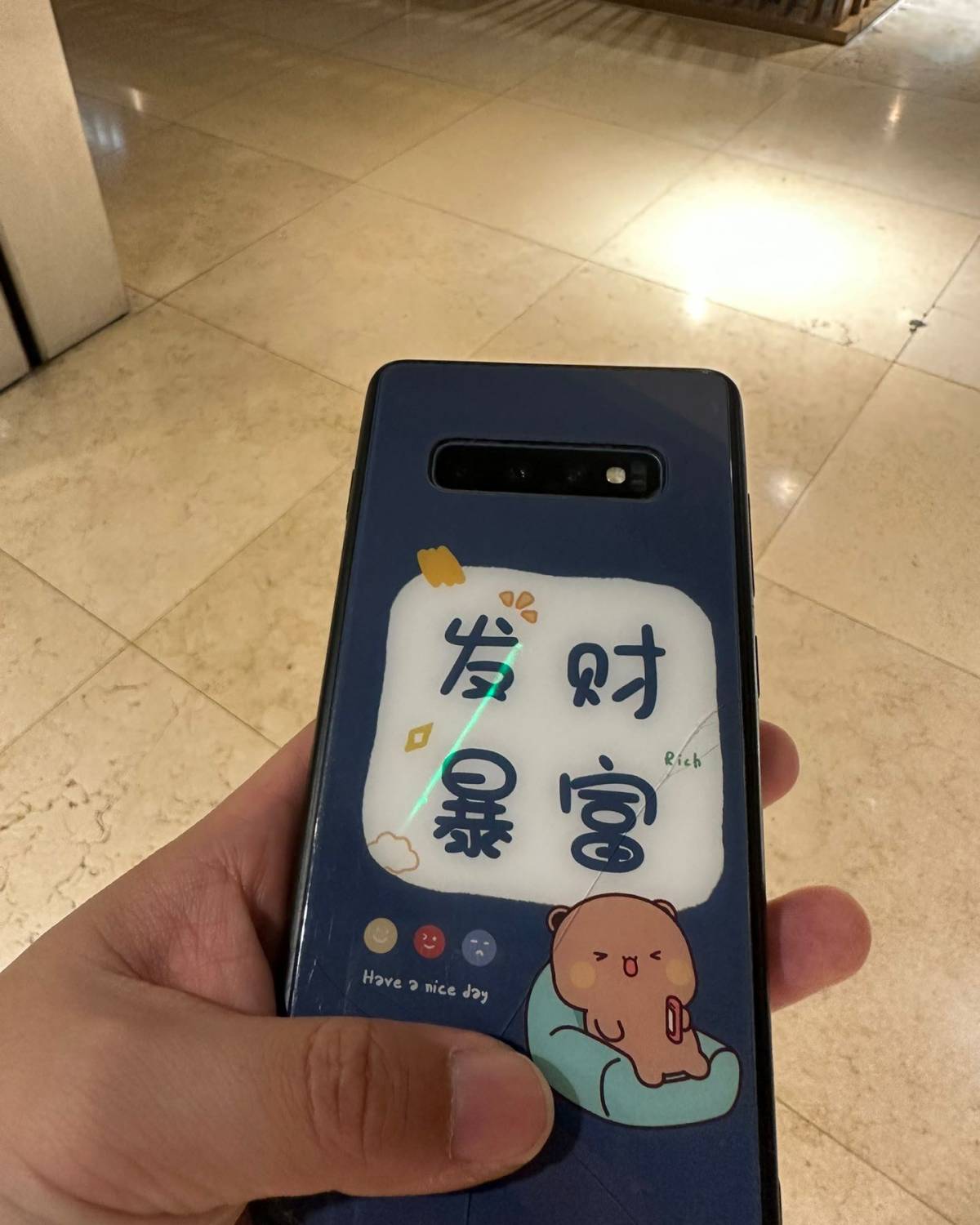这次给大家介绍一下手里的美版s10+。是之前在美国工作（19