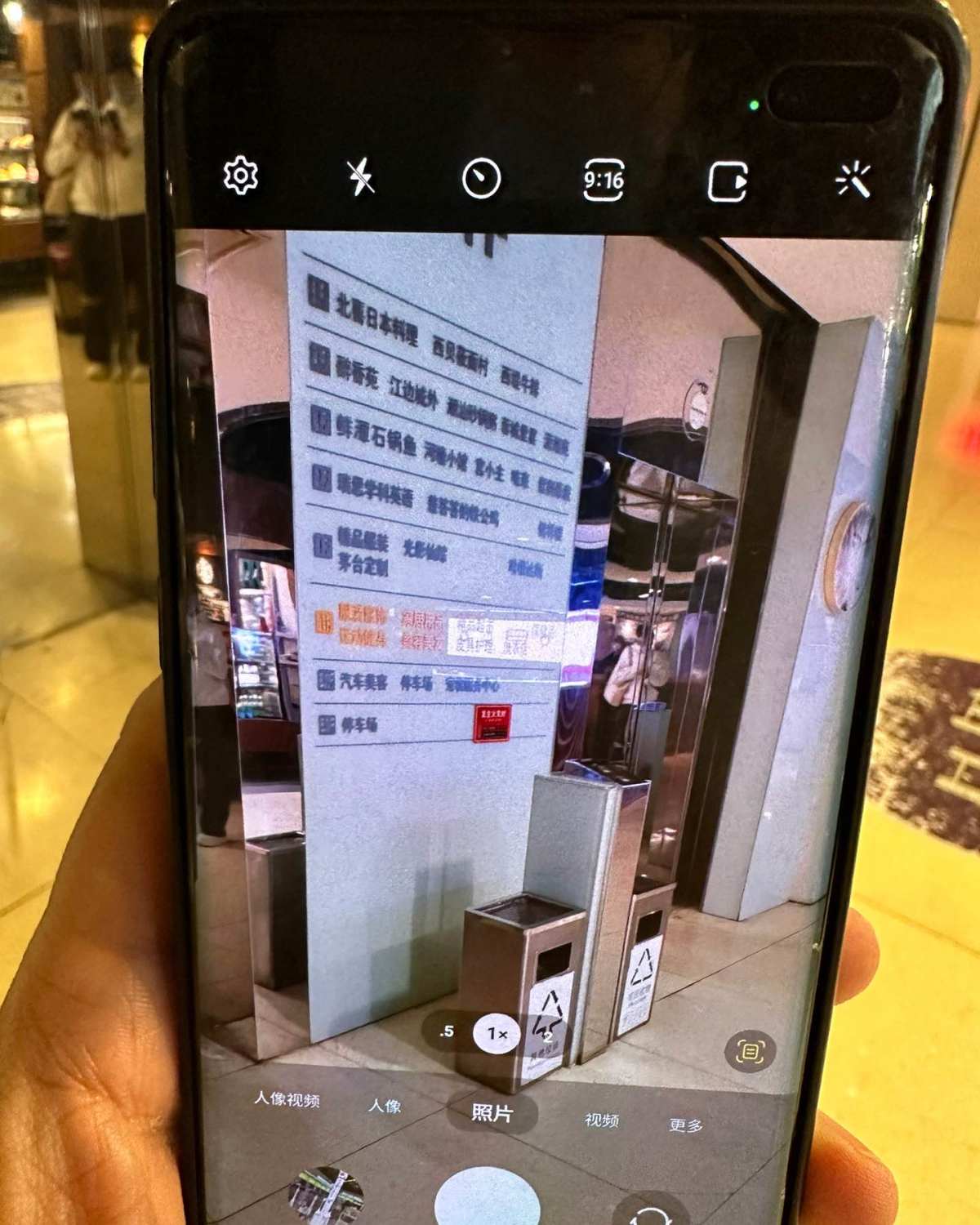 这次给大家介绍一下手里的美版s10+。是之前在美国工作（19