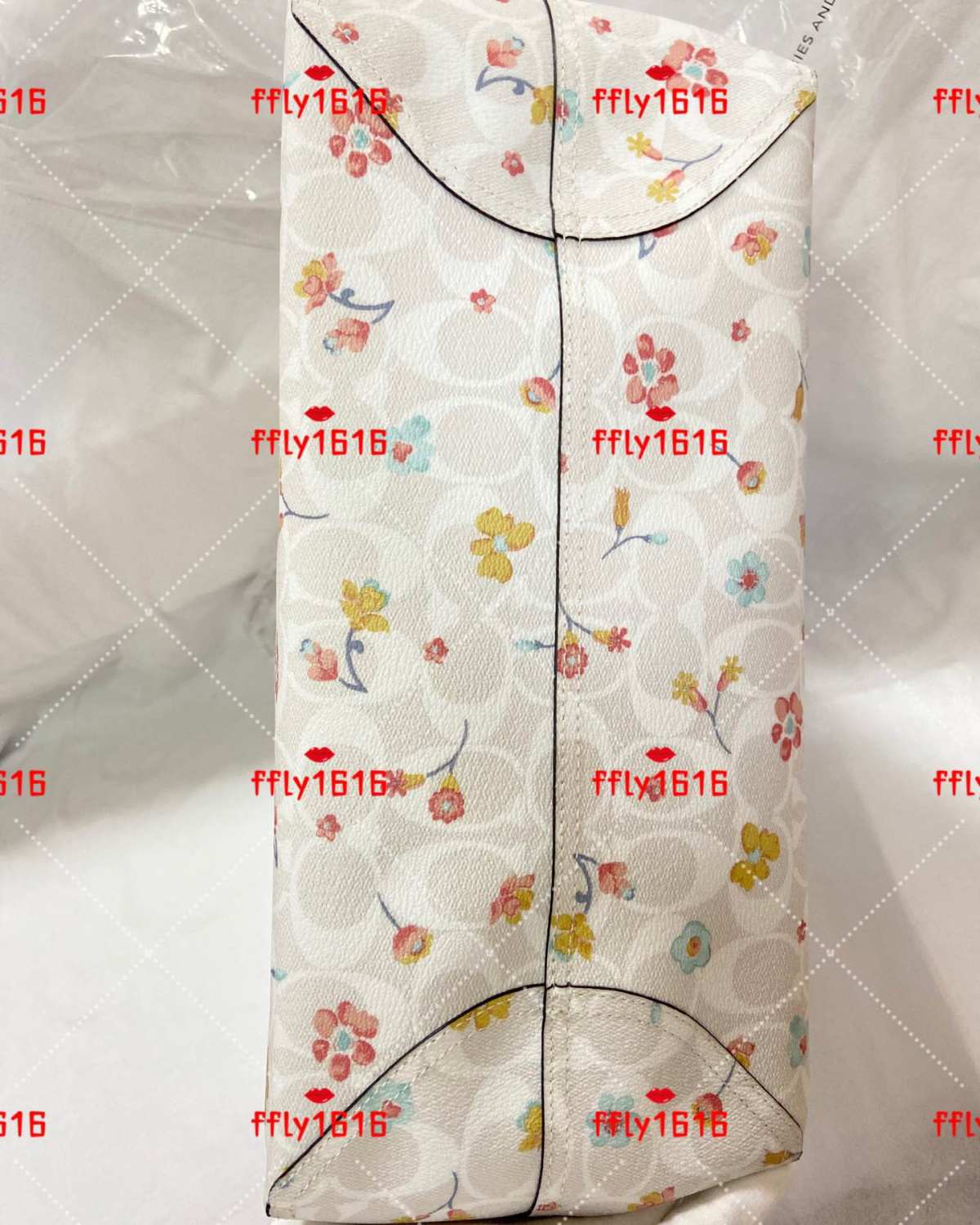 发走✈️ 绝版，售完无补，囤货还有少量 绝版COACH冰川白