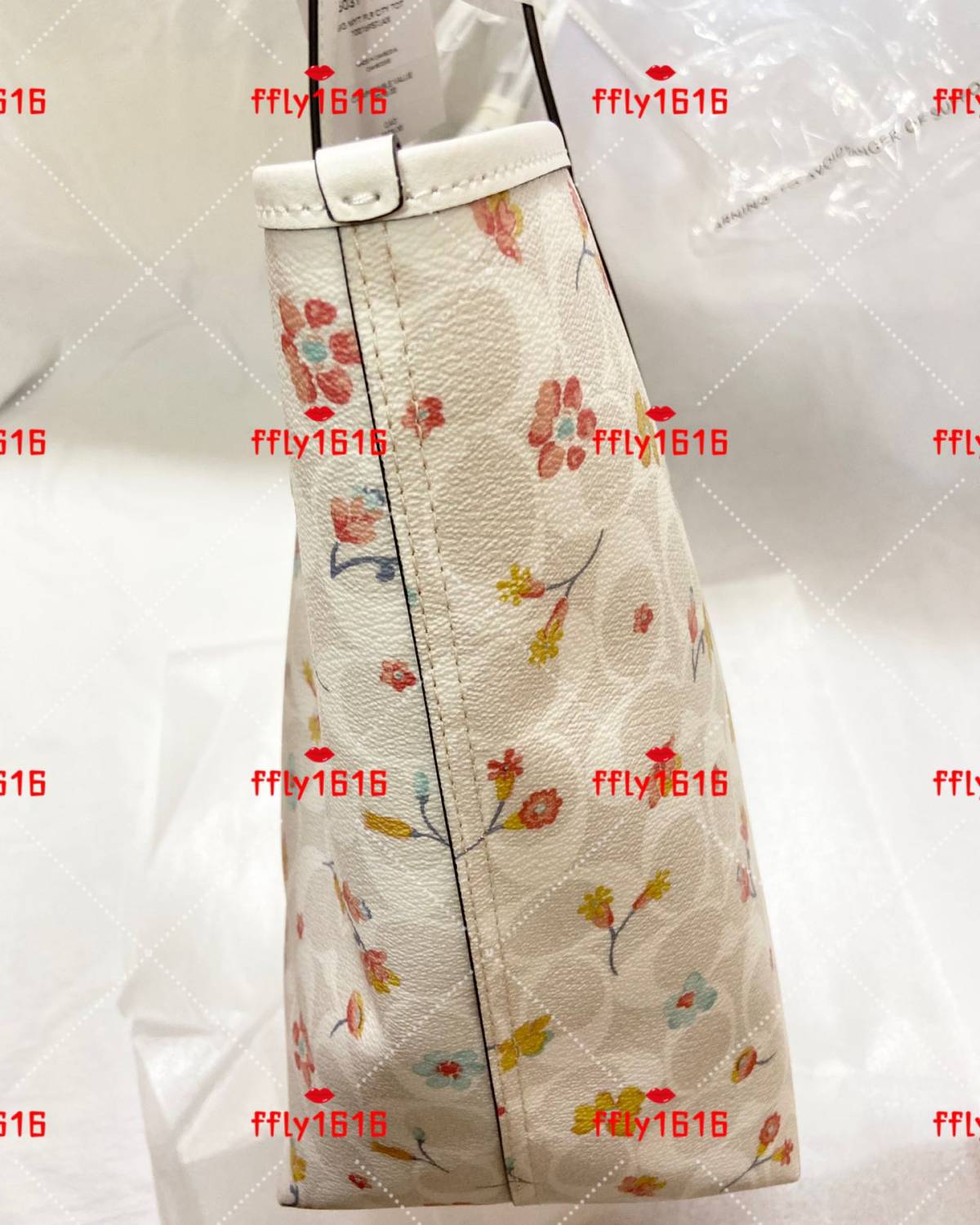 发走✈️ 绝版，售完无补，囤货还有少量 绝版COACH冰川白