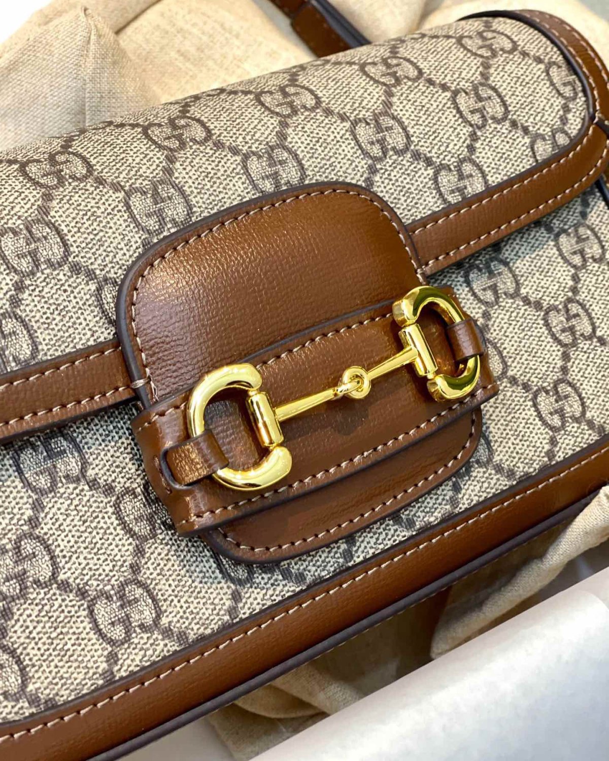 最新款法棍Horsebit腋下包 真的爆！ 也是真的难预定 