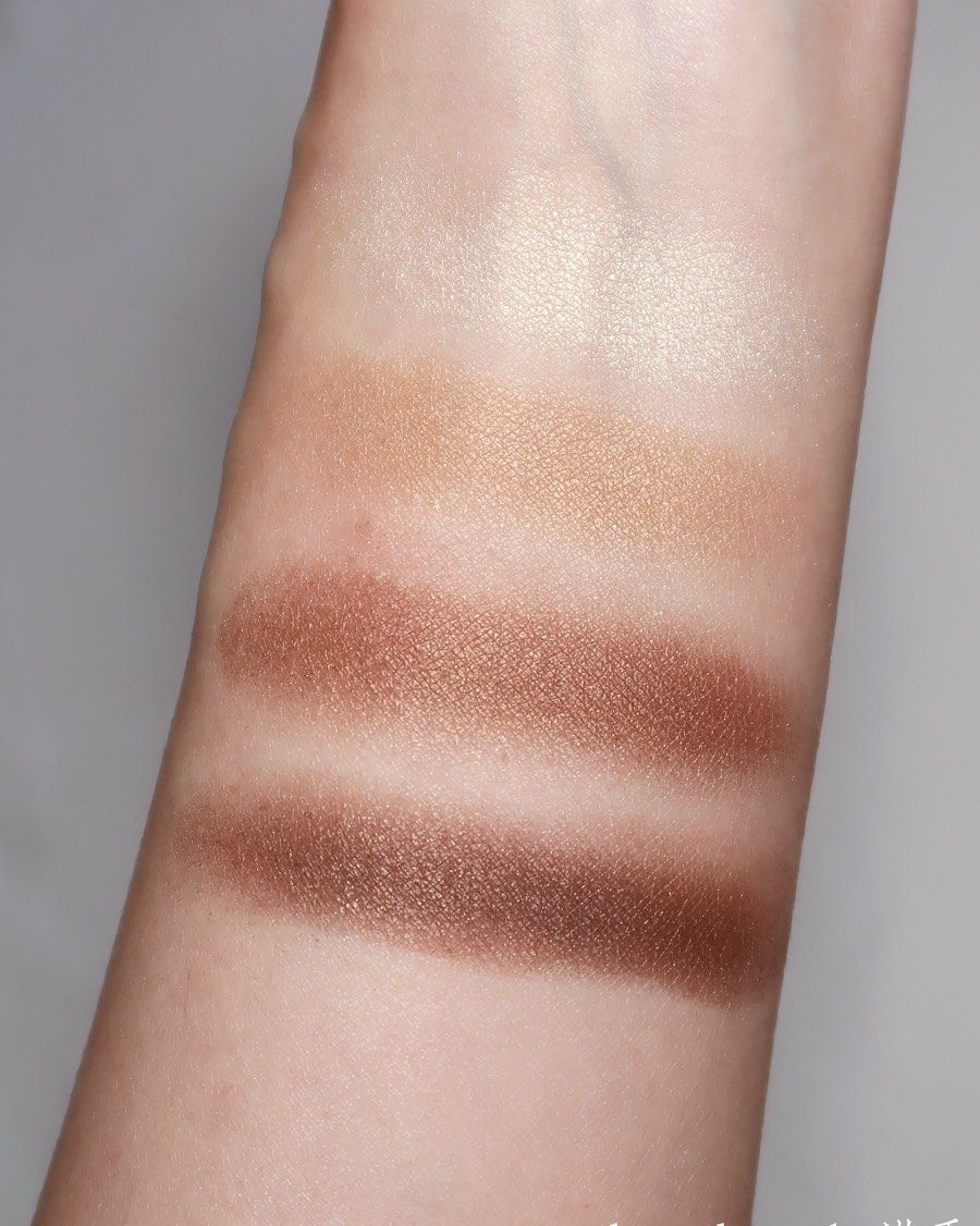 第一弹的时候画了同系列的眼影 这次是excel的sr02 从