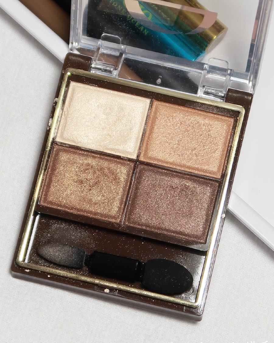 第一弹的时候画了同系列的眼影 这次是excel的sr02 从