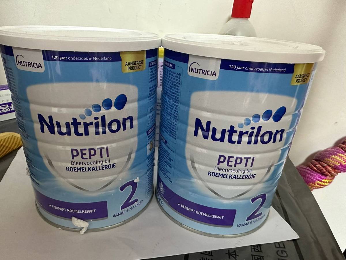 我家臭宝快8个月了，特别乖，也很皮，遗传了他爸的，呵呵……作