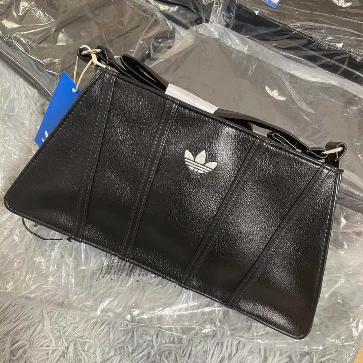 il9610这款包包真的超火人称小巴黎世家，国内断货于是外出