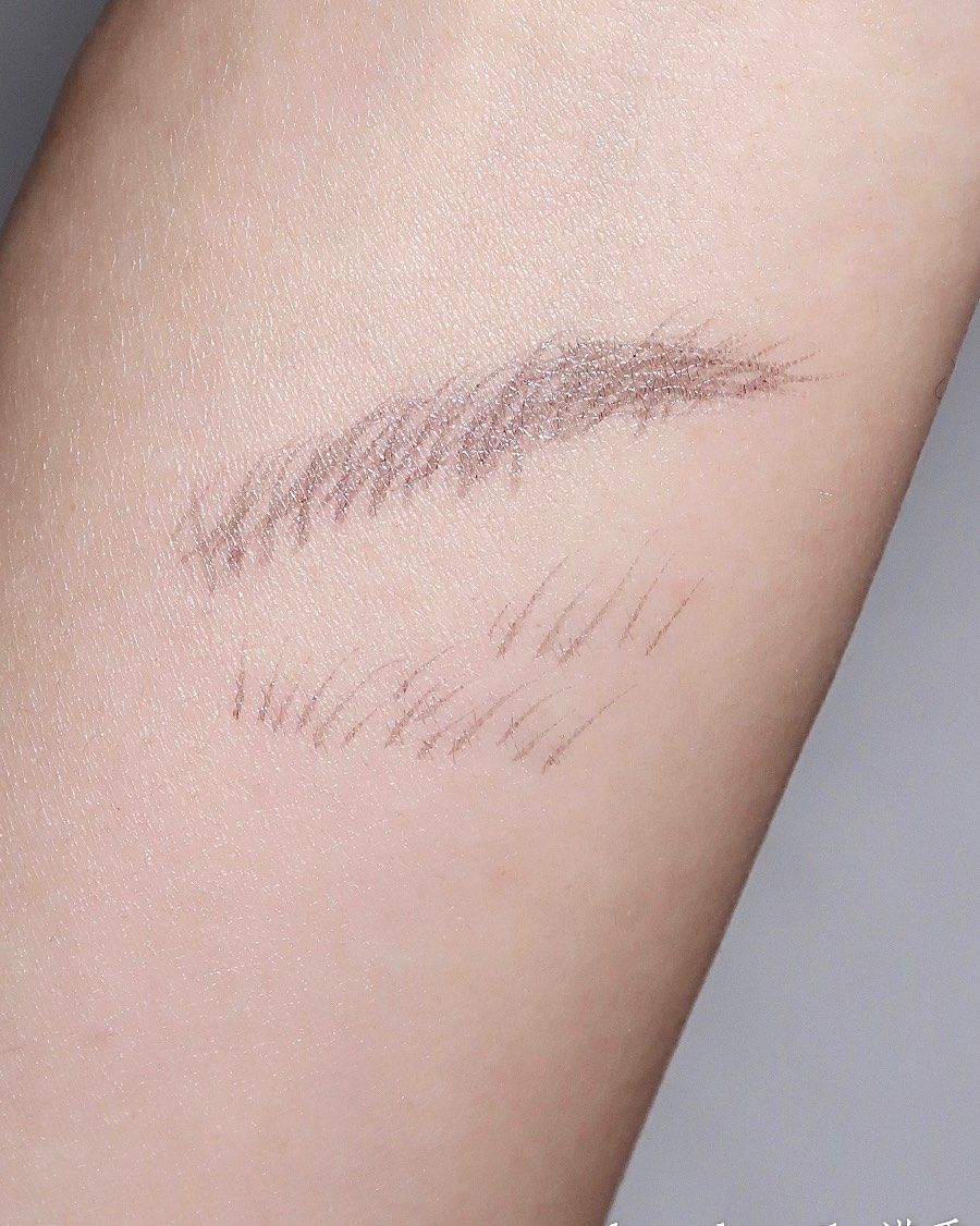 也是种草了很久的水眉笔 终于决定试一试 veecci的102