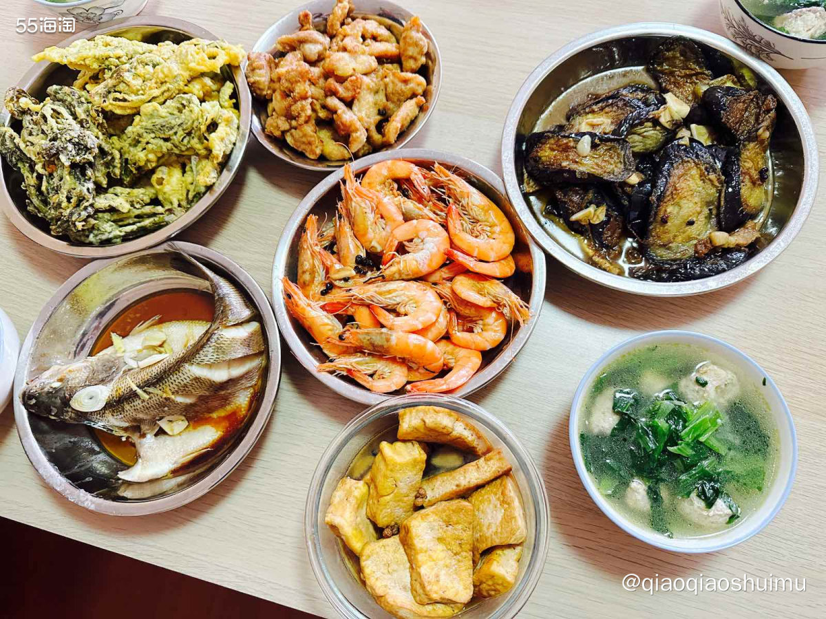 中午去妈妈家吃饭，准备晚上不吃啦，哈哈，估计做不到。 昨天看