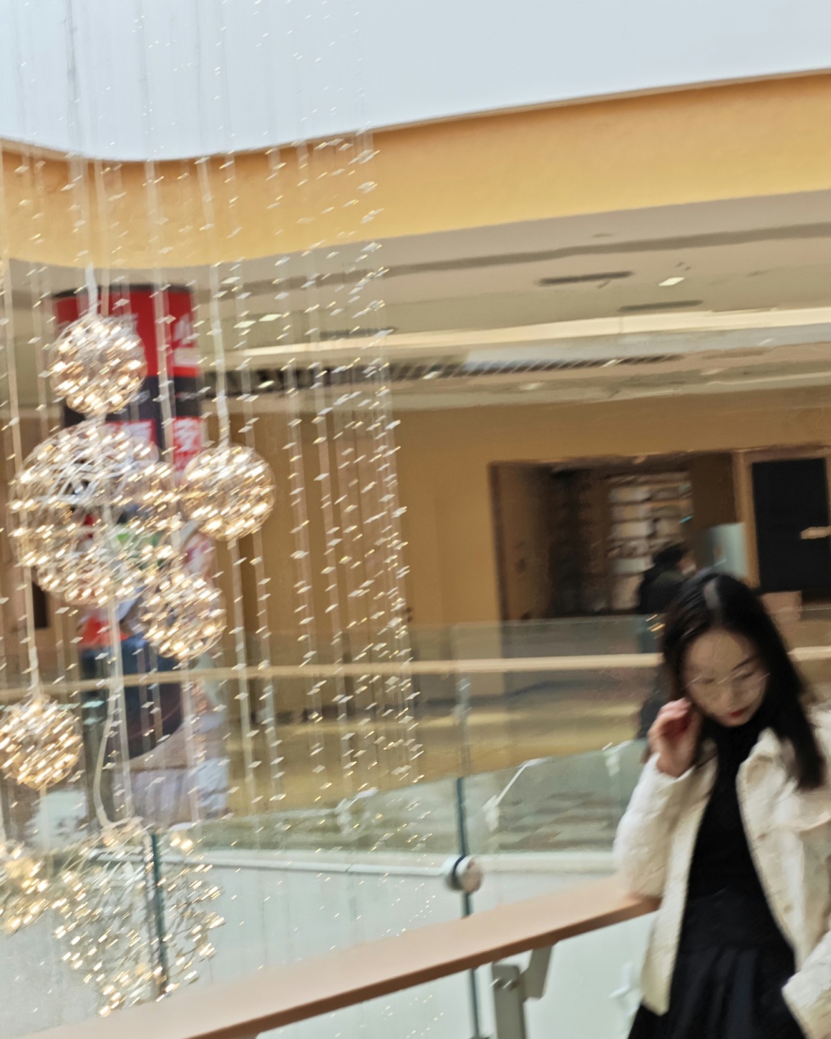 个人对于美的理解是美是包罗万象的，自信是一些美丽的来源。我爱