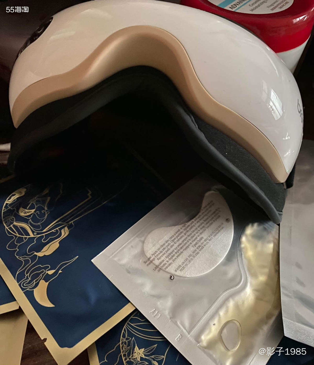 护肤的程序除了需要涂抹类护肤品之外，还要做面膜。眼部的皮肤也