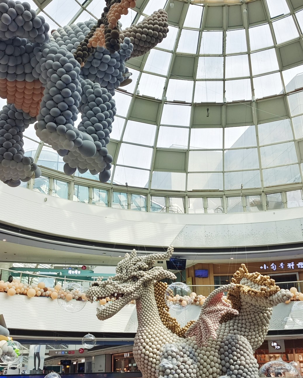 真的被万达可爱到了，直戳我萌萌的少妇心，草莓样子的小蛋糕，吃