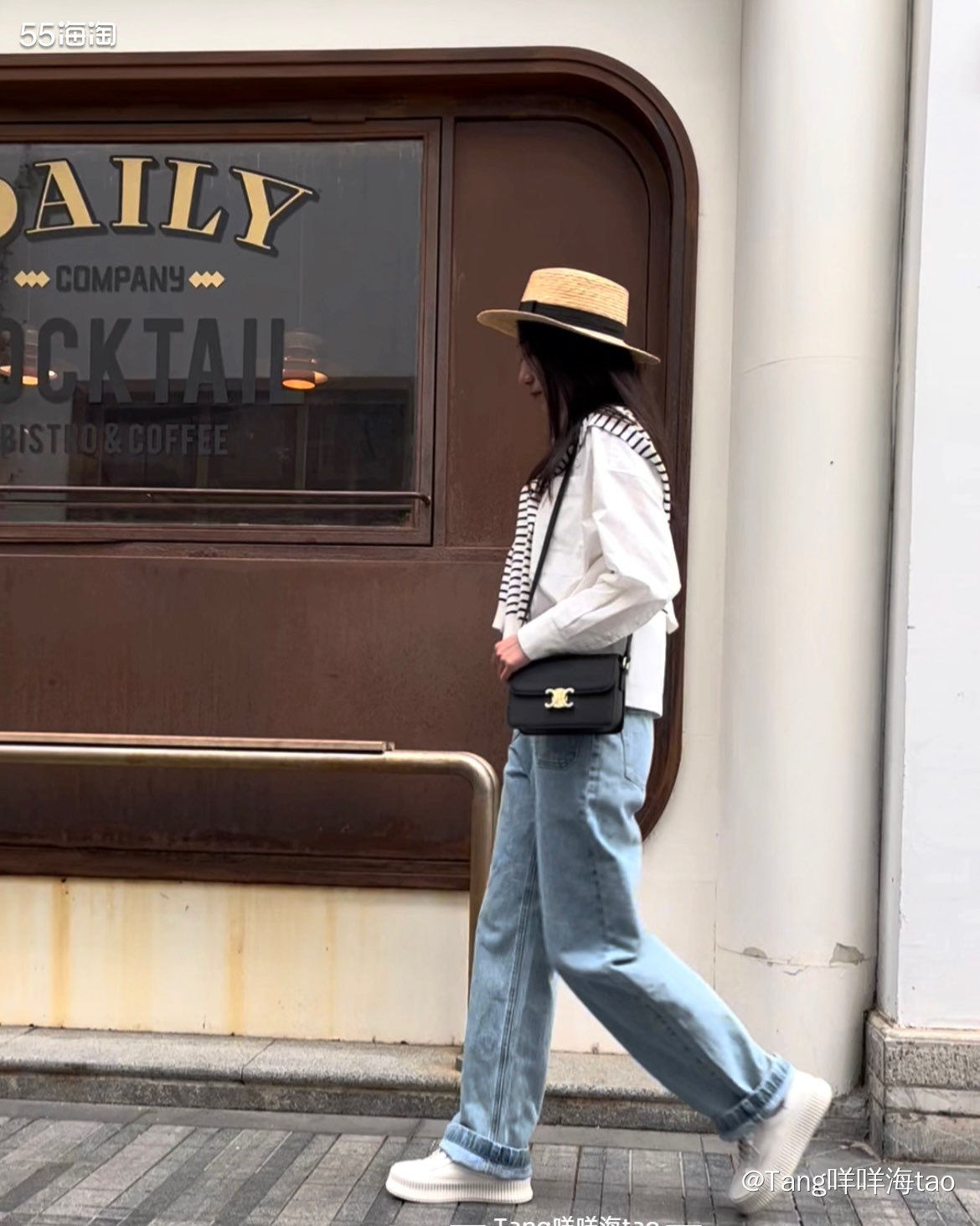 ✨穿搭公式：白衬衫+蓝色牛仔+格纹披肩+草帽+小方黑包+小白