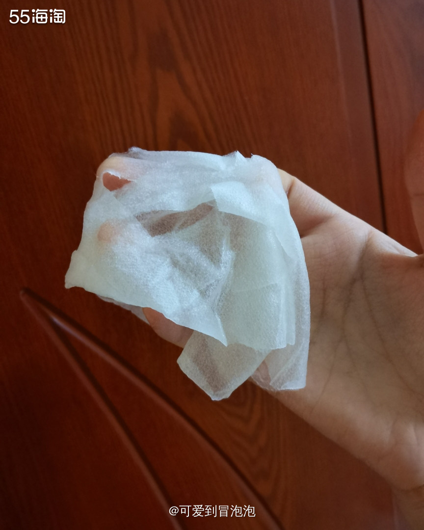 已经记不得是什么时候买过欧莱雅复颜玻尿酸面膜了，周末翻出来的