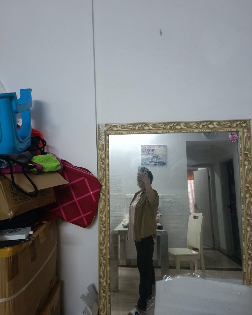 早上要带我女儿出去按摩，她最近有点积食，上午就约好跟我老公穿