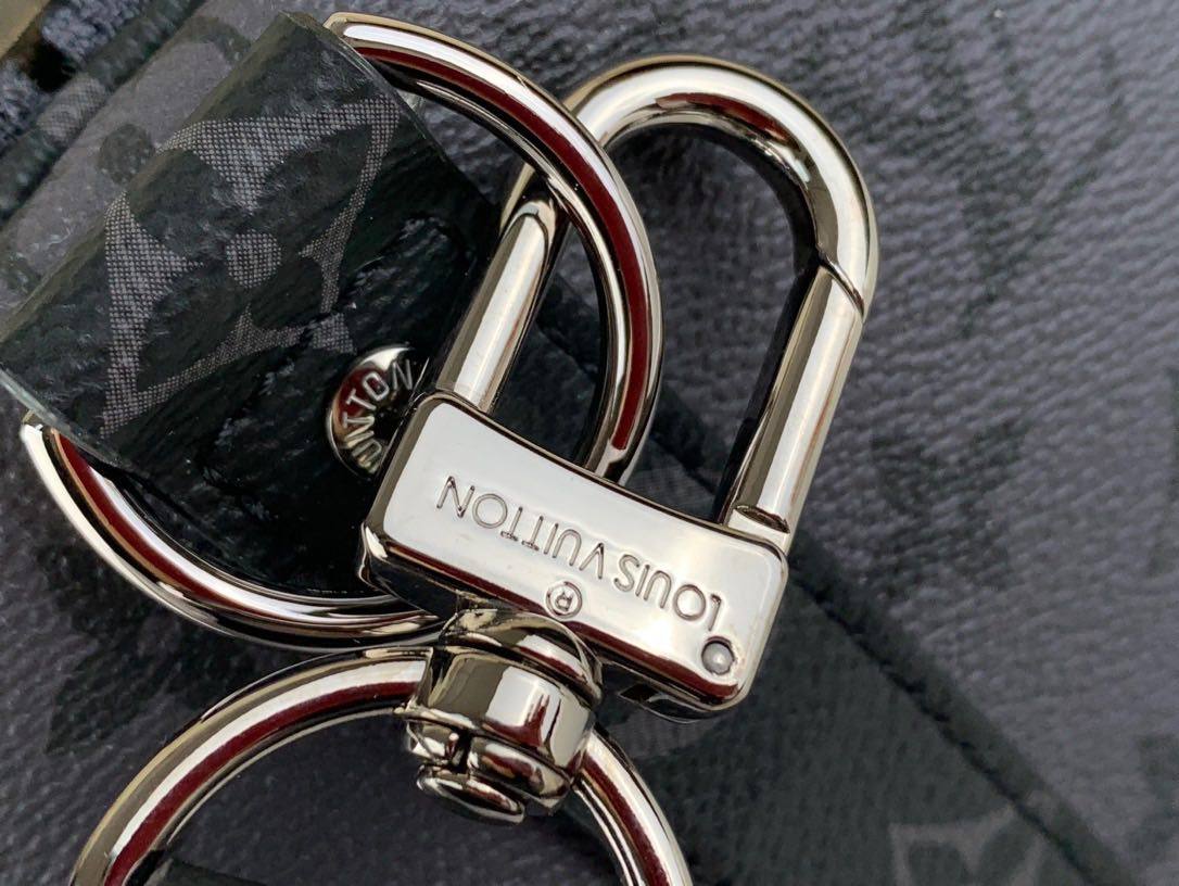 PUMPKINS 草间弥生沉醉于南瓜的圆润造型和拟人特质，并