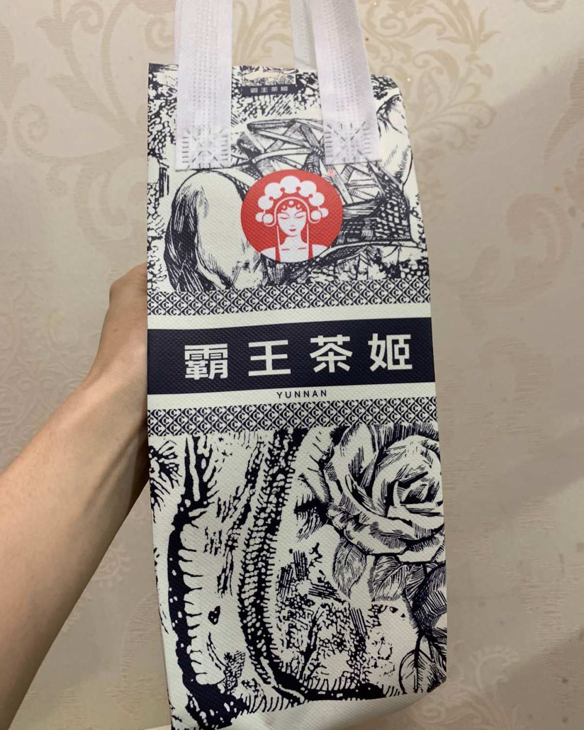 上次喝的是春宴，这次点的是他们家的热门产品:寻香山茶 😍这